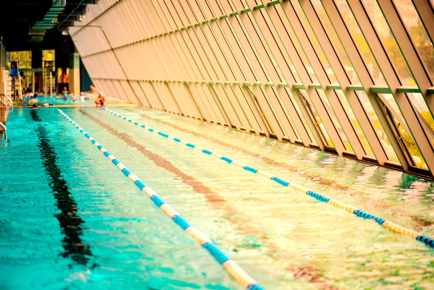 珠山成人混凝土钢结构游泳池项目